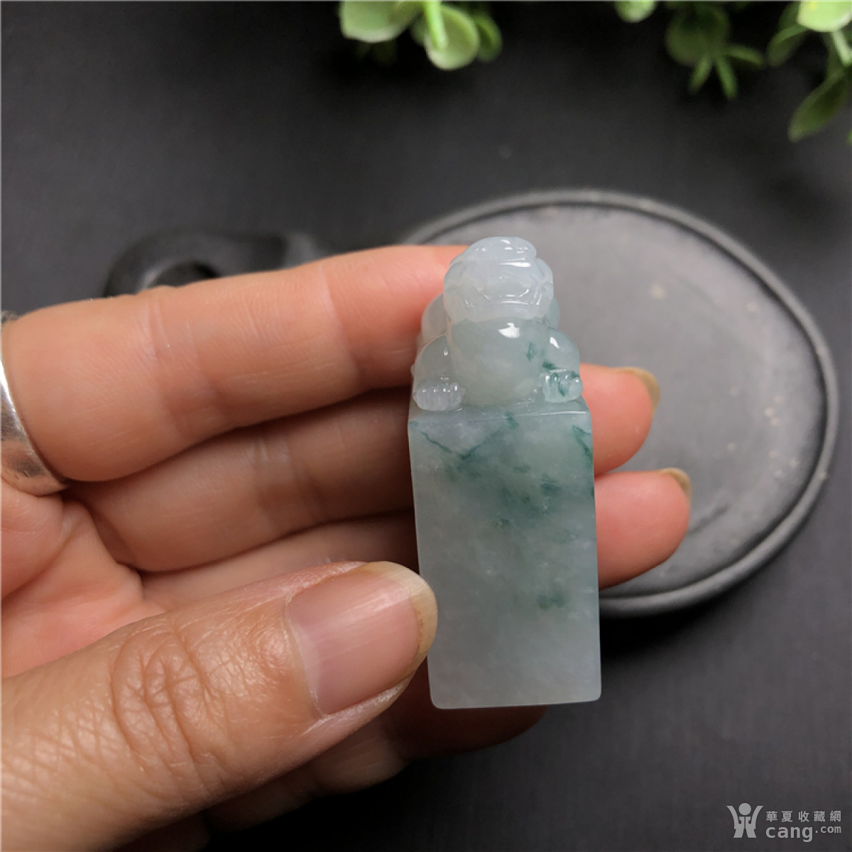 玉器 翡翠 j182天然a货老坑冰种飘蓝花貔貅印章吊坠 质地细腻光滑,种