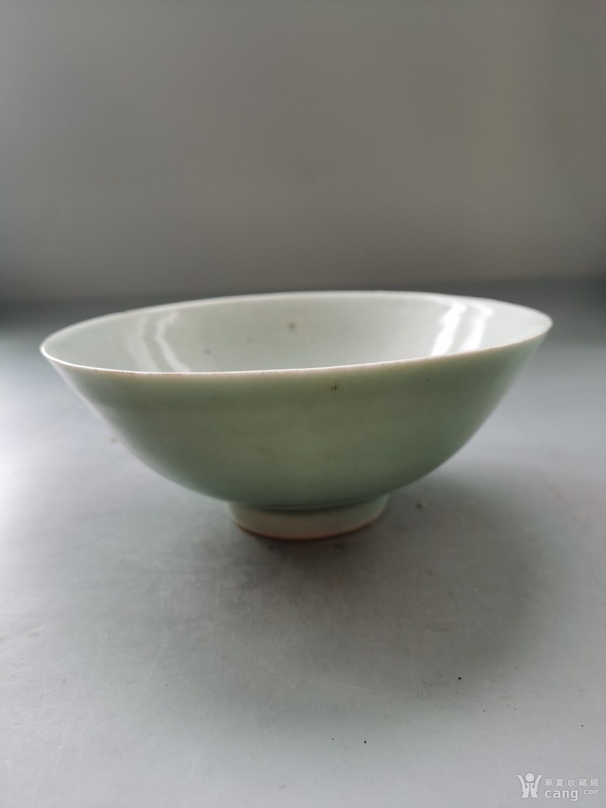 光绪豆青釉大碗