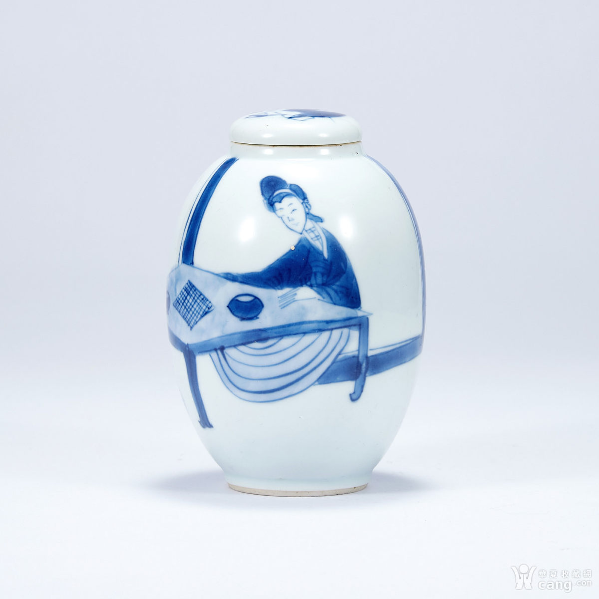 lot8253 清康熙 青花庭院人物纹小莲子罐(带盖)