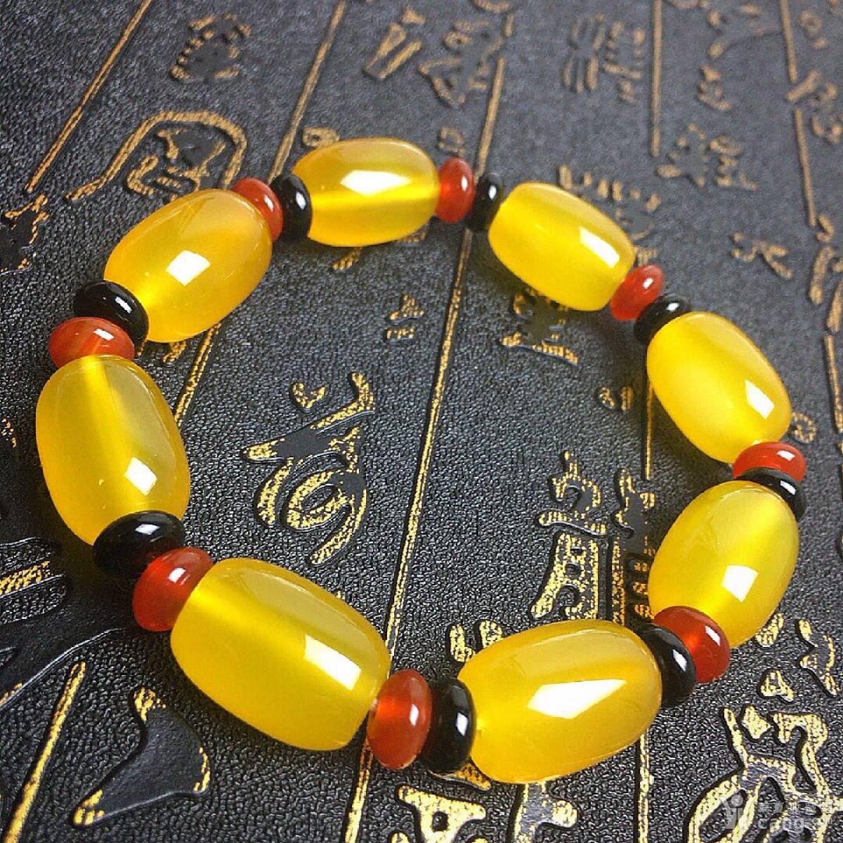 鸡油黄玛瑙手串