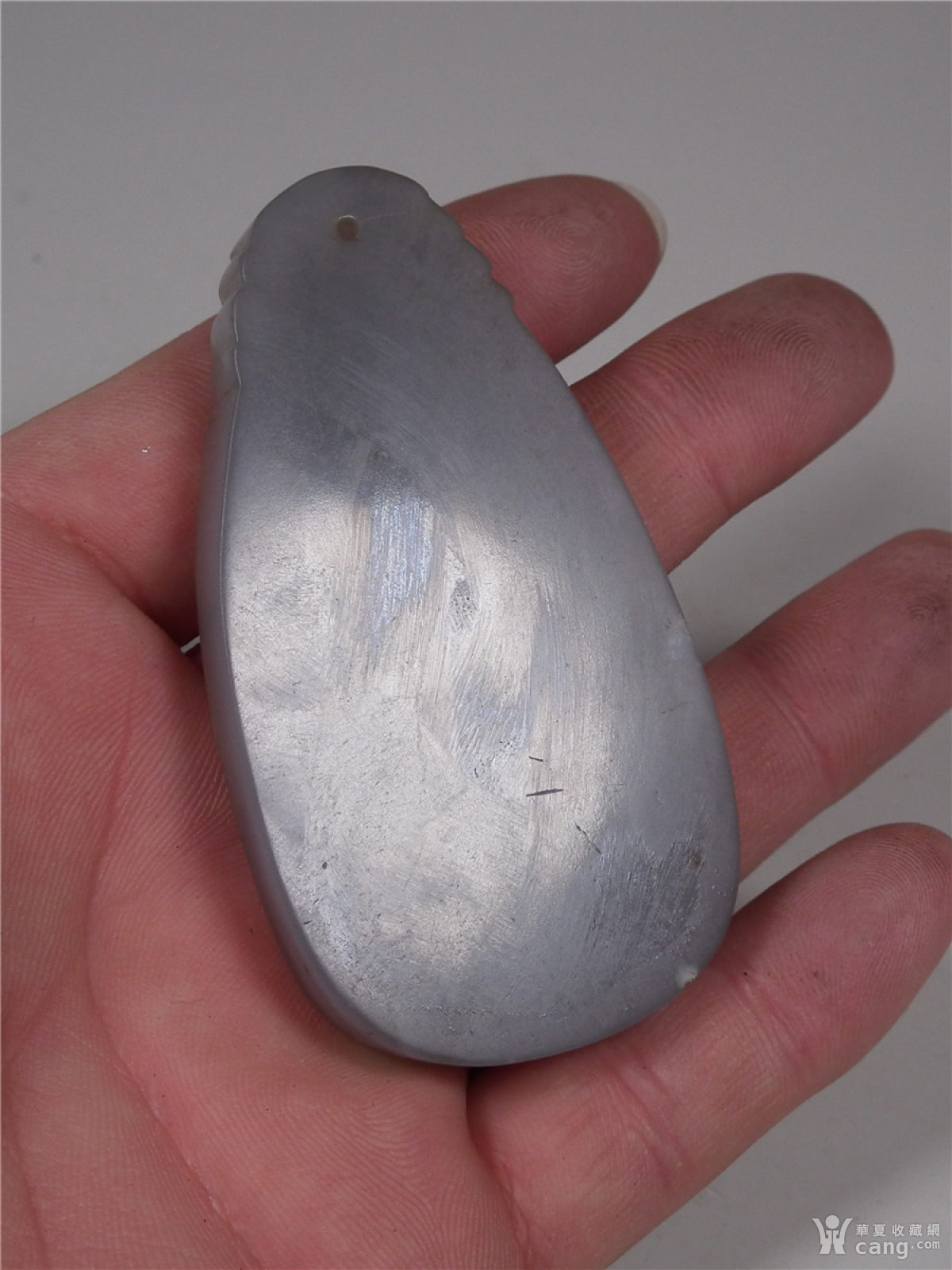 1225 近现代和田青灰玉浮雕山水人物椭圆形大玉牌