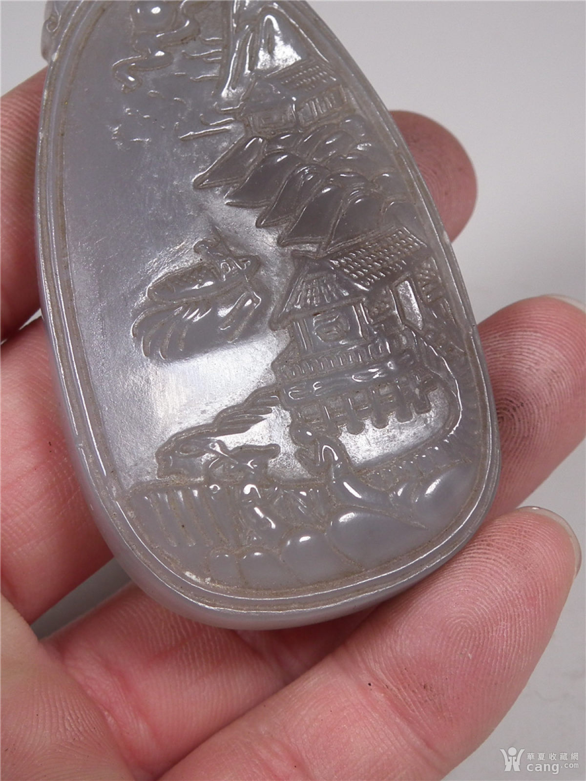 1225 近现代和田青灰玉浮雕山水人物椭圆形大玉牌