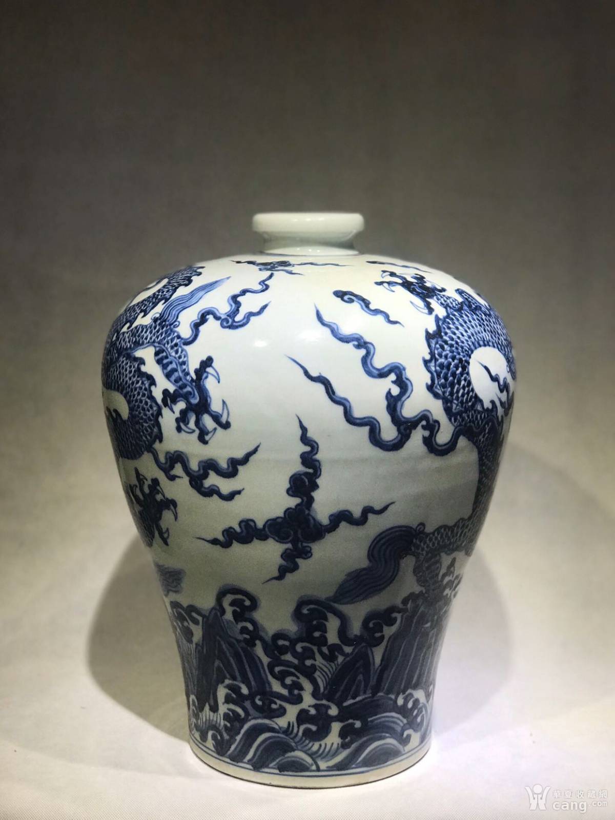 大明宣德年制青花双龙纹梅瓶43.5 33厘米.