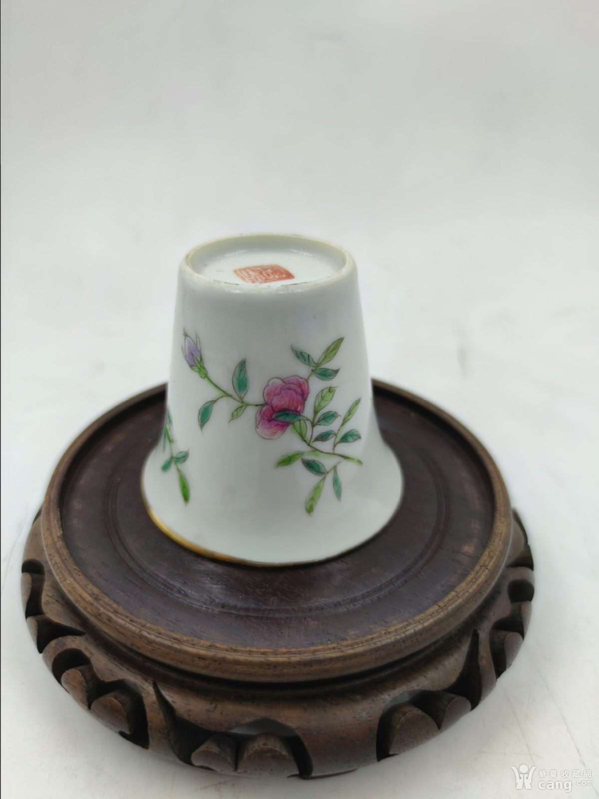 民国粉彩细路花卉马蹄杯