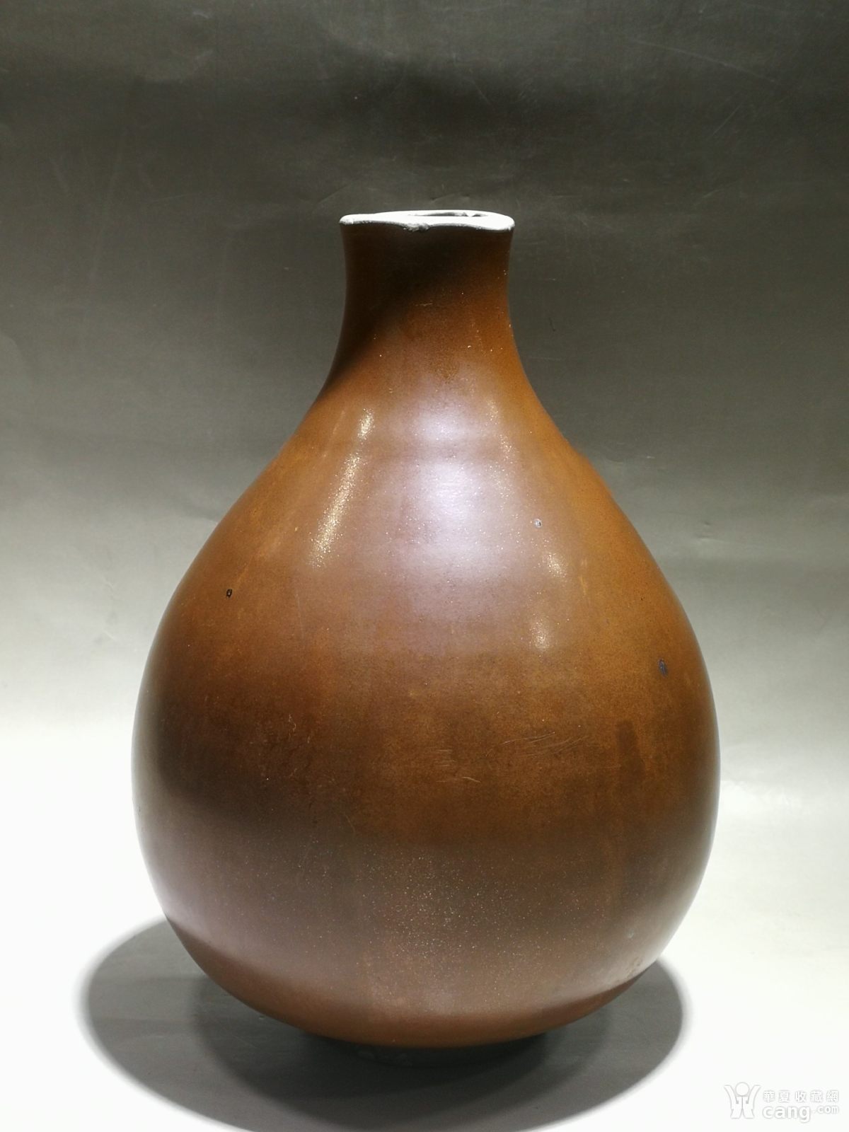 **定窑酱釉玉壶春瓶