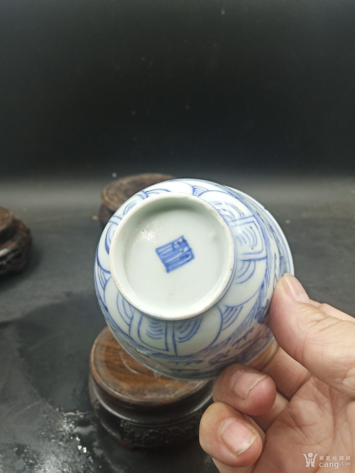 乾隆青花龙凤云纹压手杯