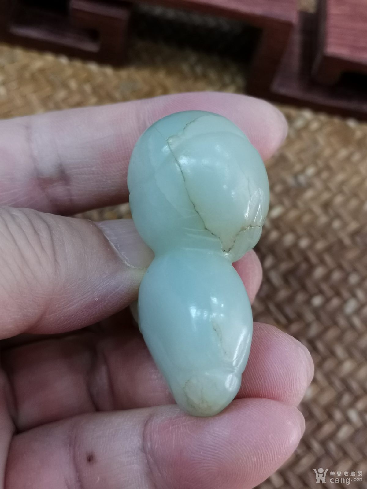 老和田玉桃子佩件.