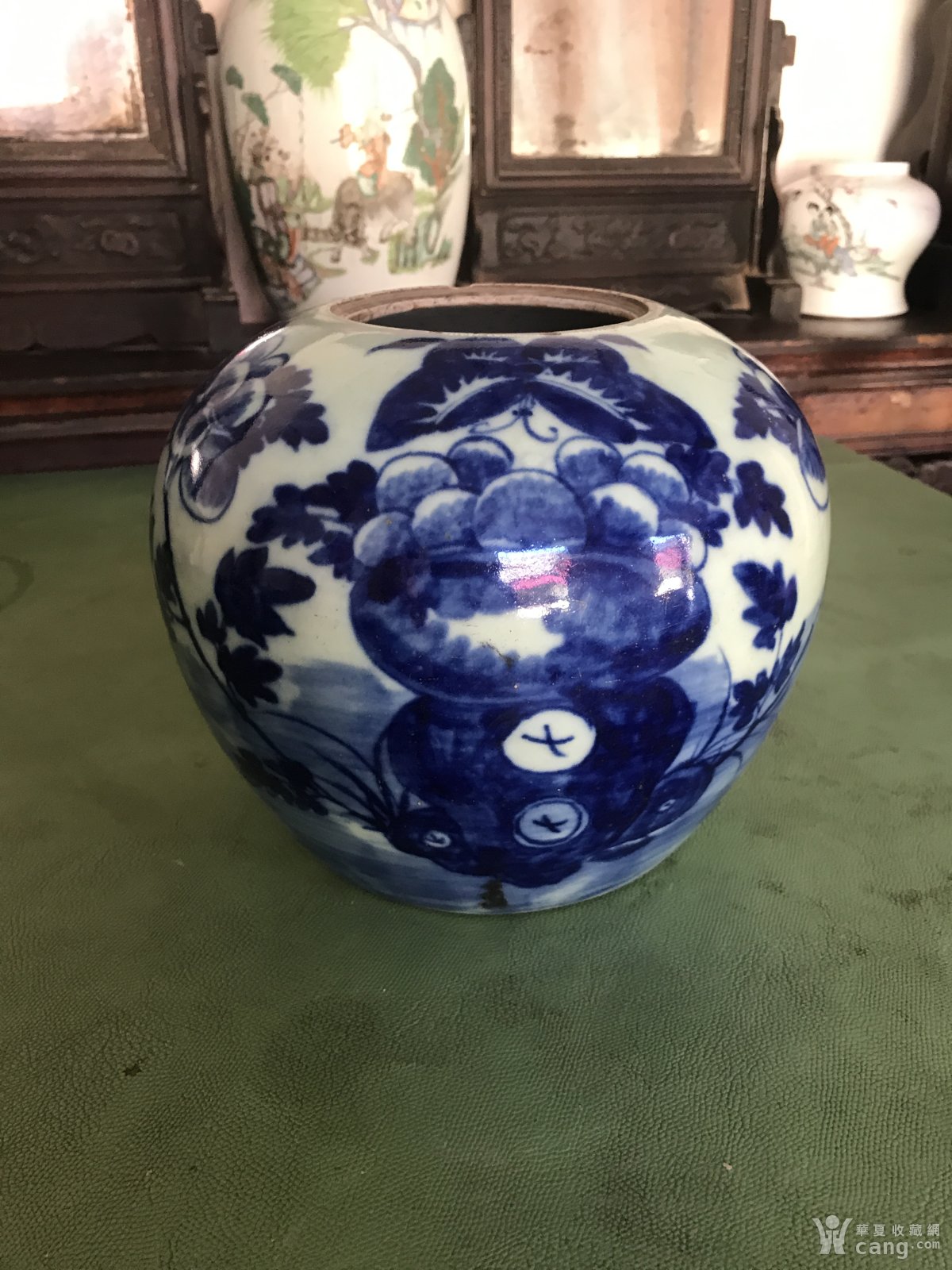 清代青花花卉冬瓜罐一个