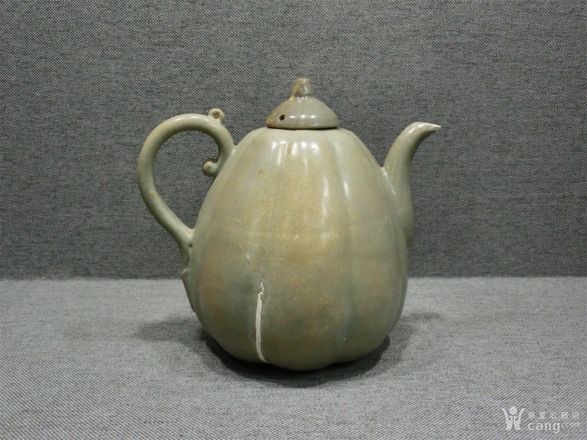 朝鲜高丽时期青瓷瓜棱执壶