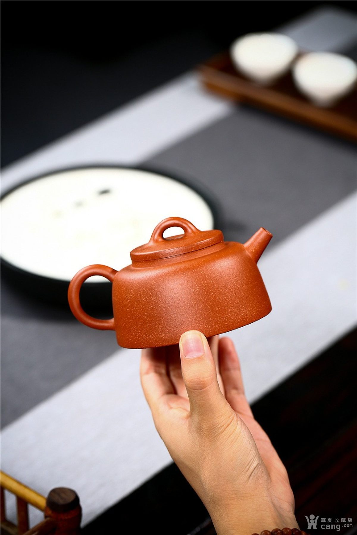 宜兴紫砂降坡泥鱼罩壶