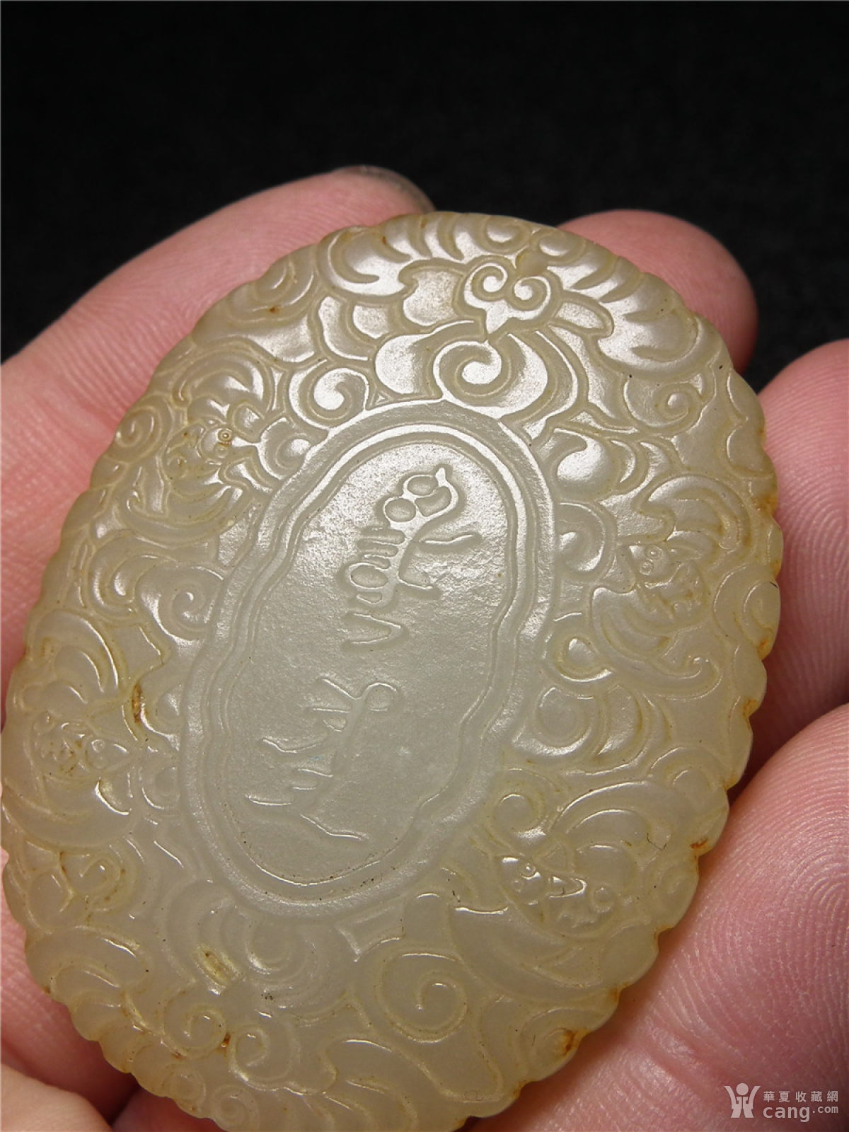 和田青白玉满工双面工蝙蝠斋戒椭圆形大玉牌