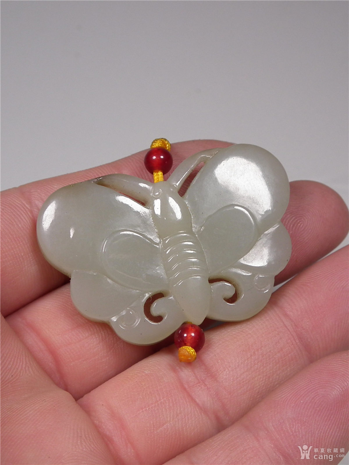 0108 和田青白玉双面工镂空蝴蝶通天孔大玉佩