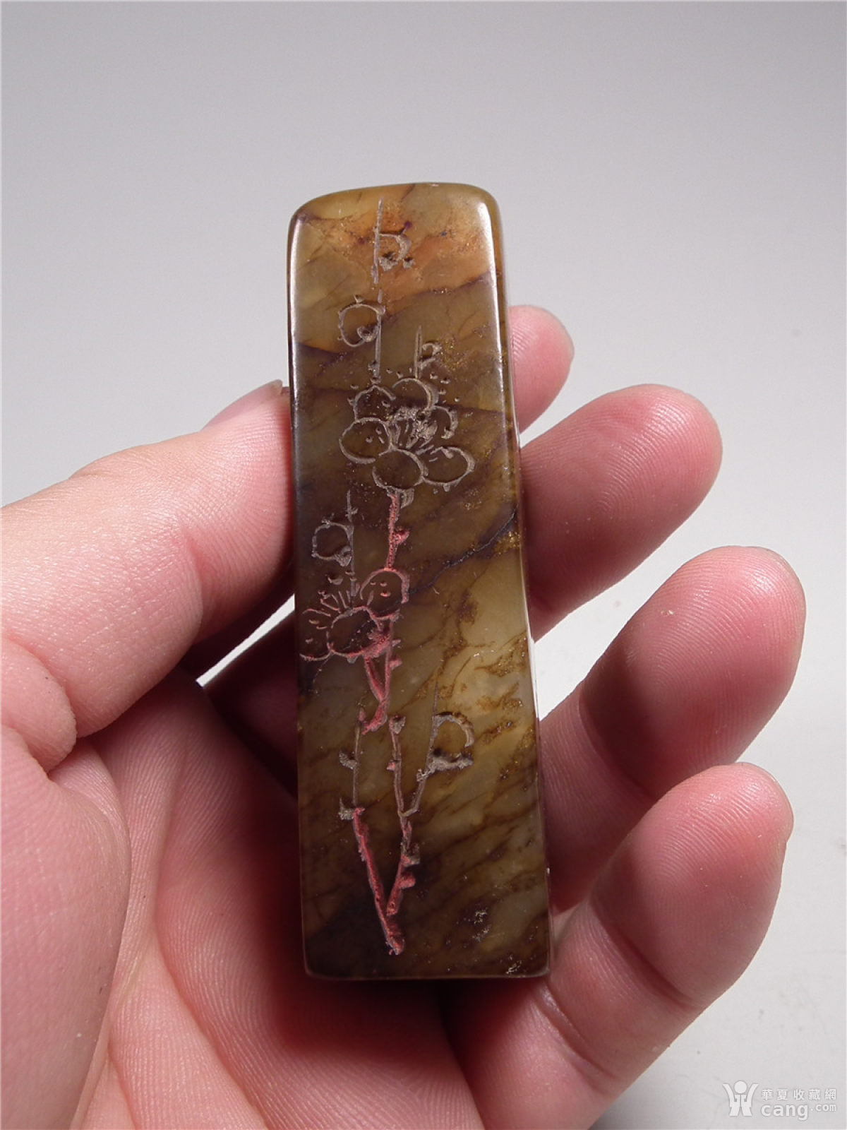 深褐色寿山石公梅花纹大印章