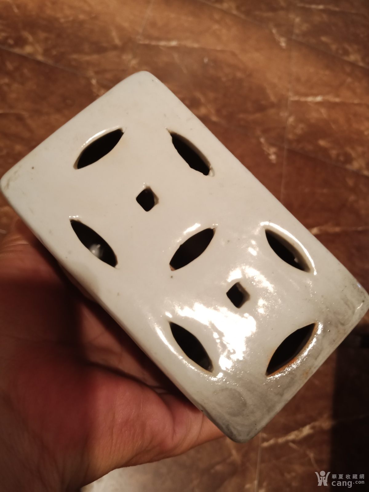 民国时期的竹节纹瓷枕,高6厘米,长17厘米,厚6厘米