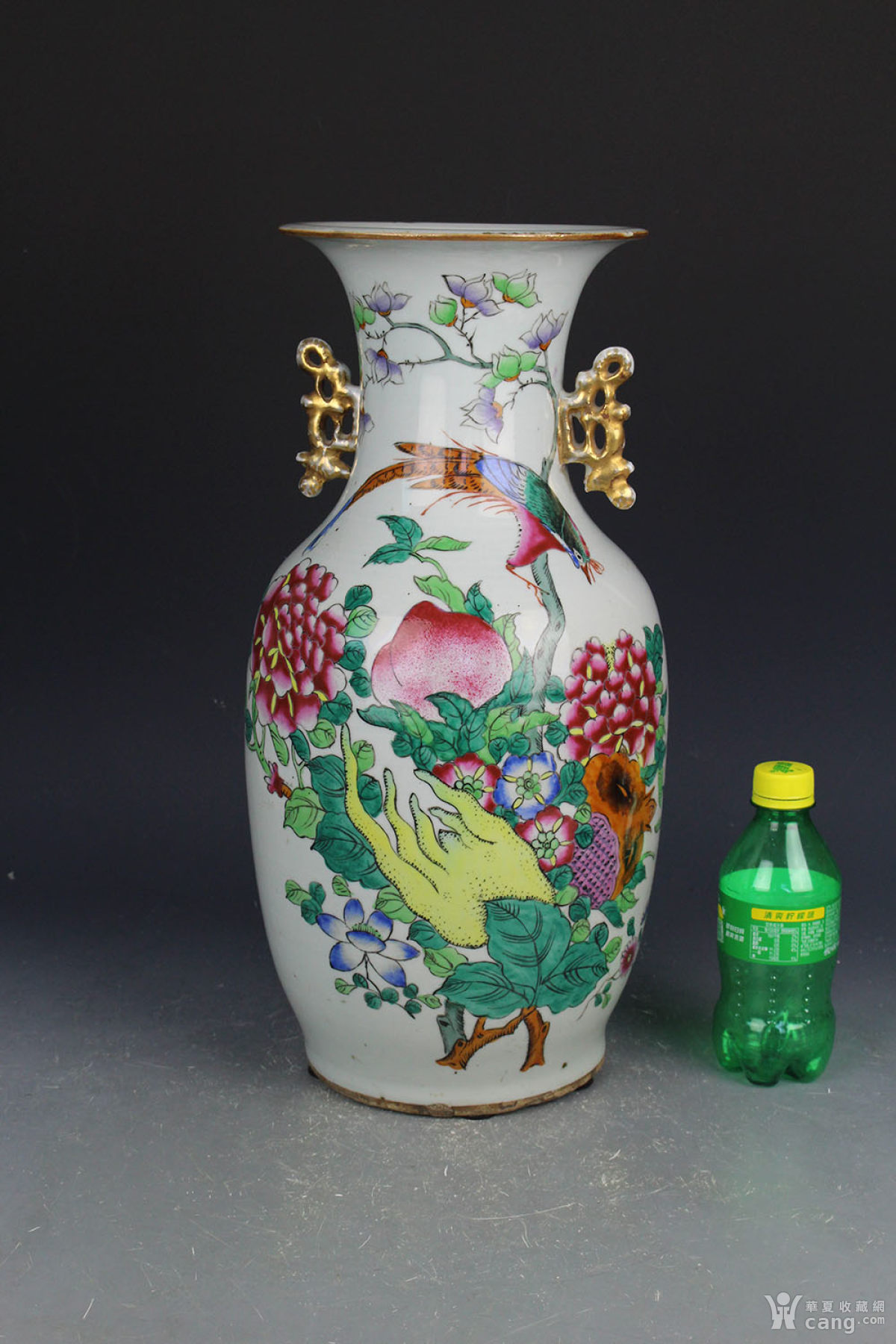 150件大瓶 晚清名家刘和义作粉彩三多花鸟双耳大瓶
