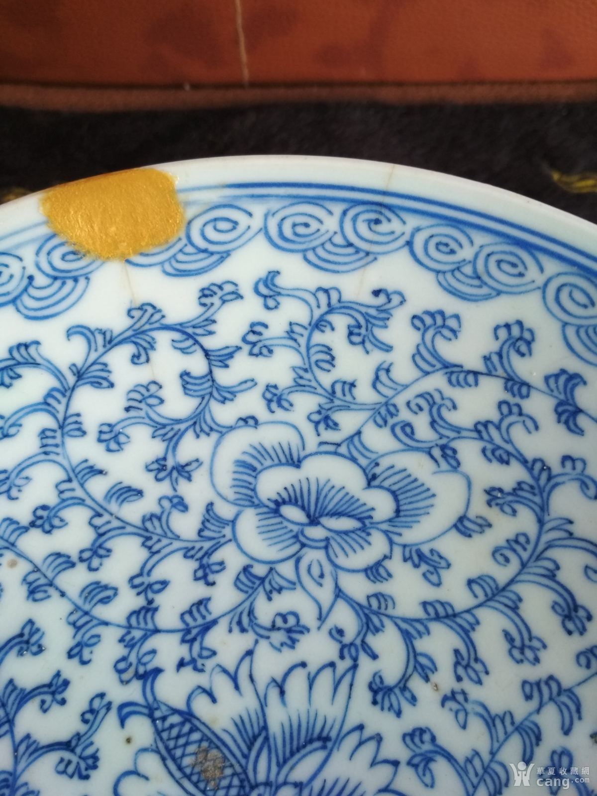 清中期青花铁线描缠枝牡丹花卉蝠纹高足供盘