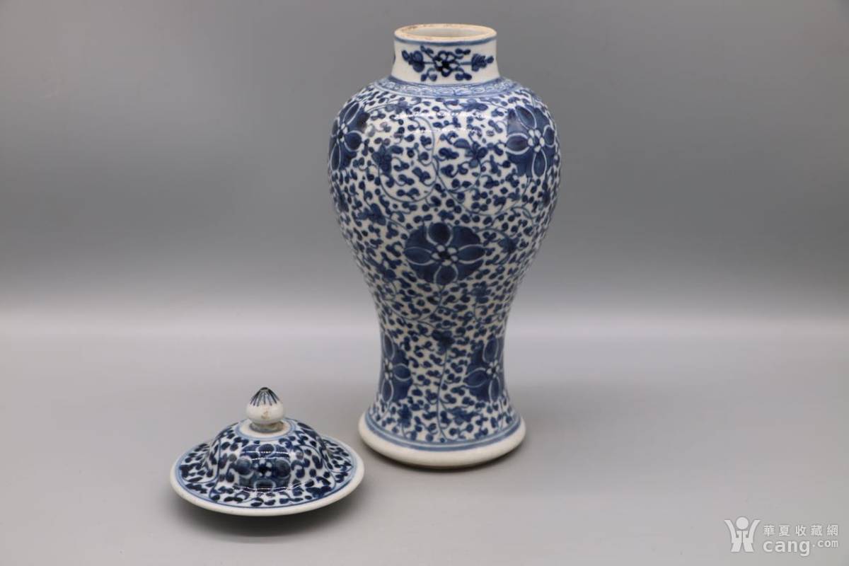 清三代 "成化年制"款青花缠枝皮球花瓶