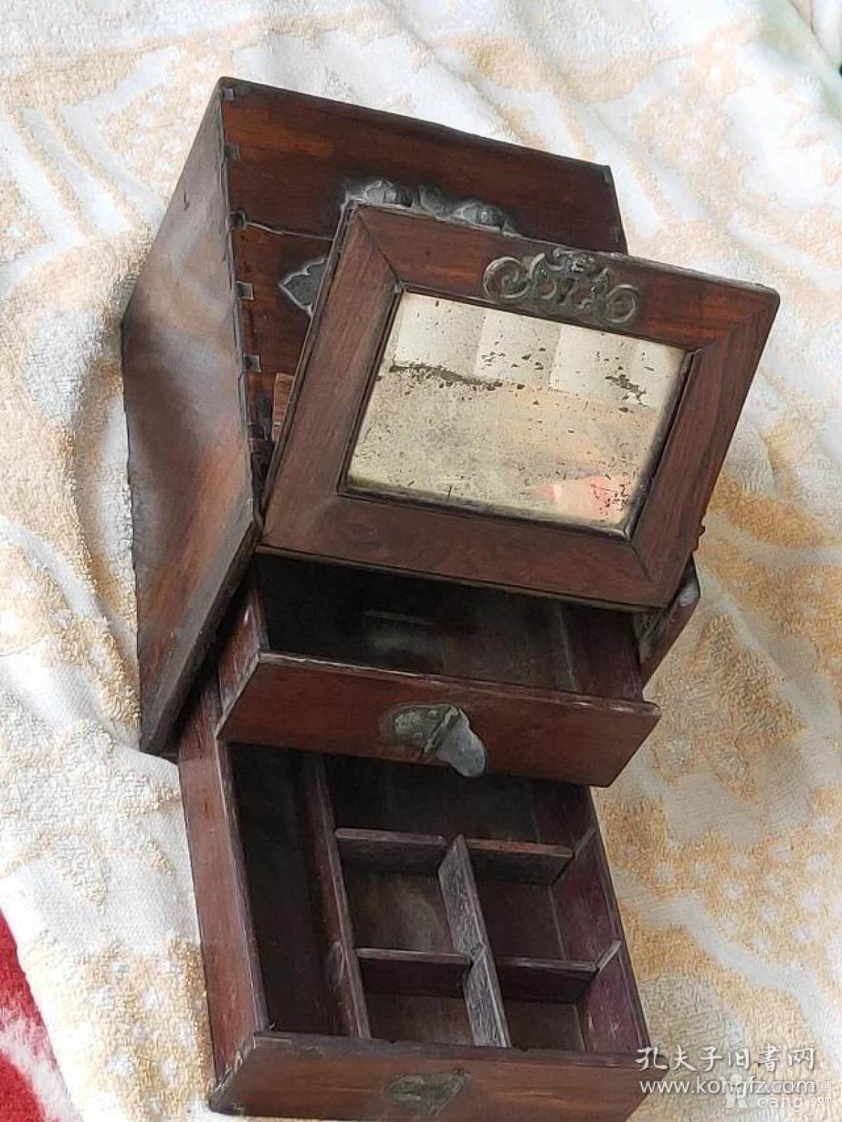 317清代老黄花梨梳妆盒一个,尺寸20-14-12公分