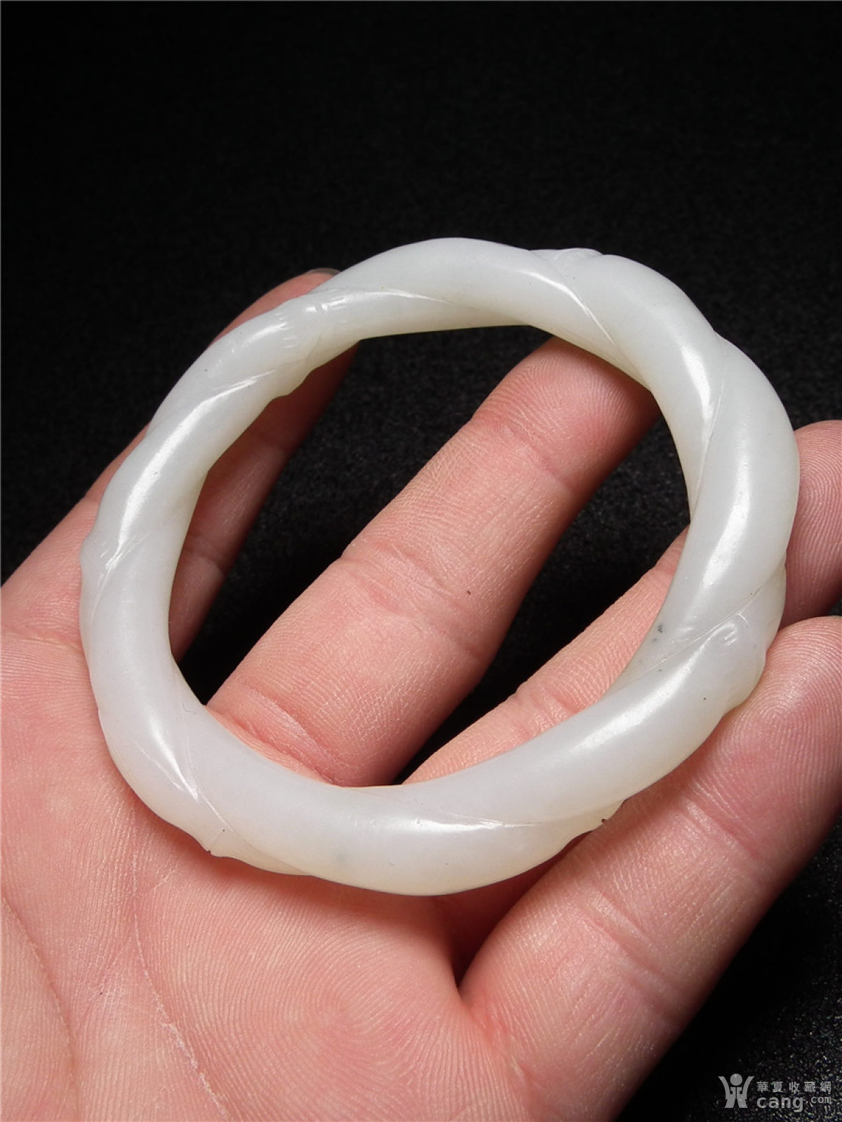 和田白玉竹节竹叶纹绞丝大圆手镯