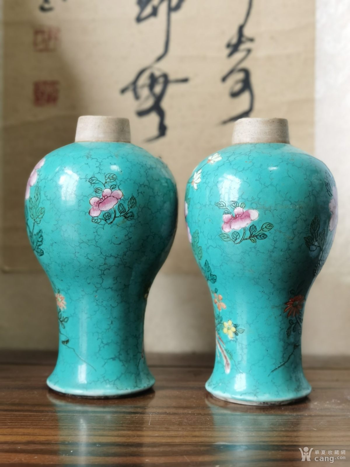 晚清民国绿松釉扎道粉彩梅瓶一对