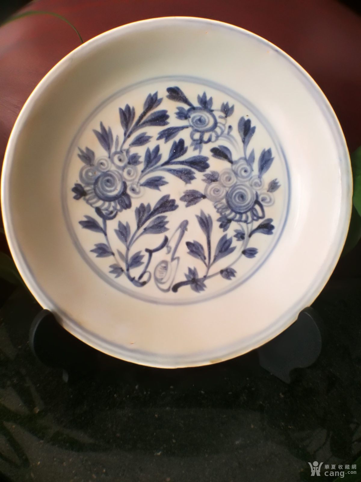 明正德缠枝莲菊花纹盘