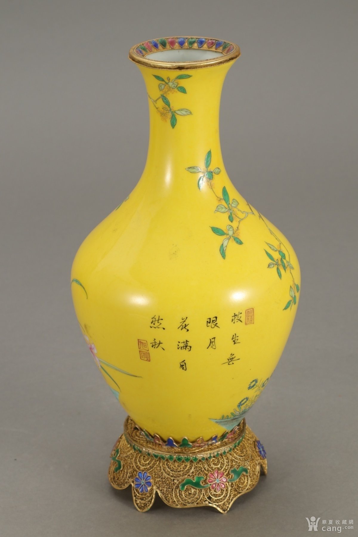 清.雍正年制 珐琅彩花鸟纹赏瓶