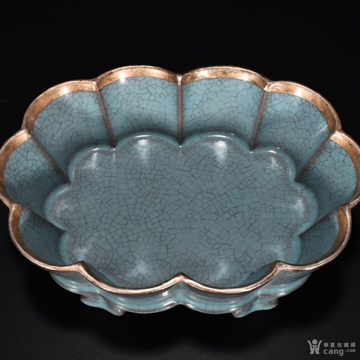 宋汝窑天蓝釉蟹爪纹水仙盆镶银口(乾隆御题铭文)