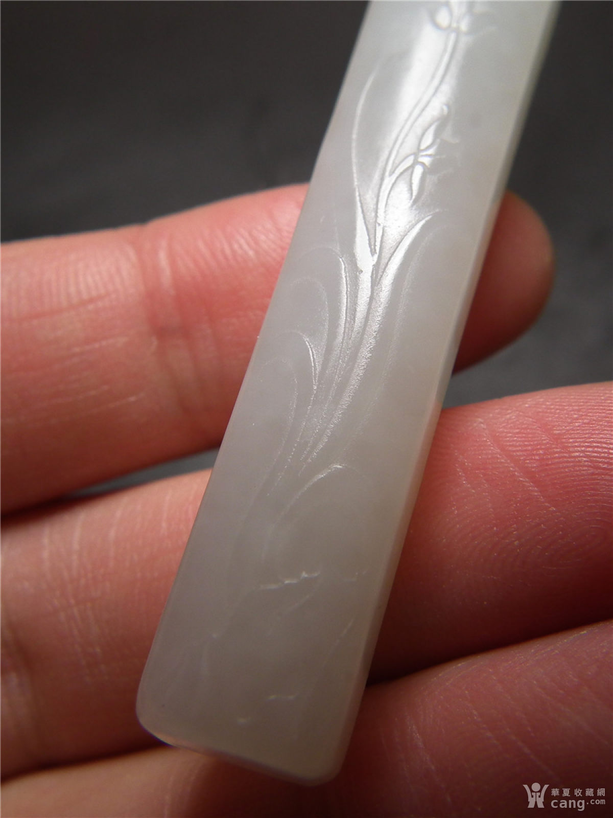 l09 正宗新工和田三级白玉厚实单面工浅浮雕兰花长方形坠佩