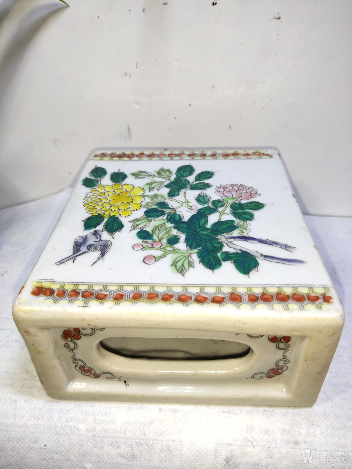 民国粉彩细路瓷枕