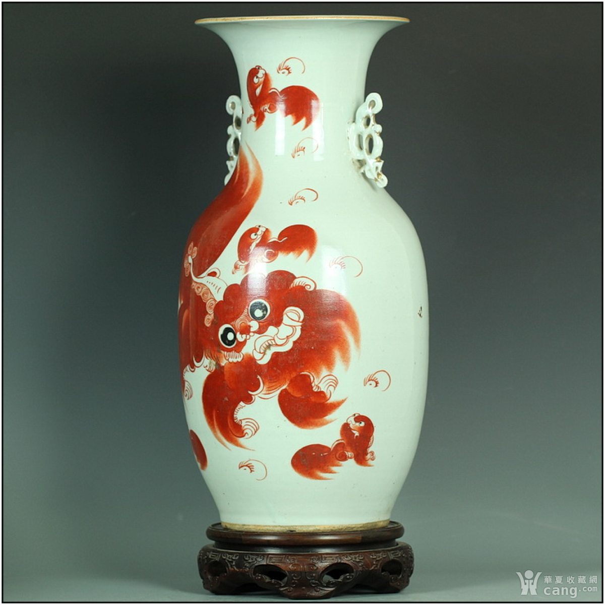 民国矾红太师少保红狮图诗文双耳大花瓶