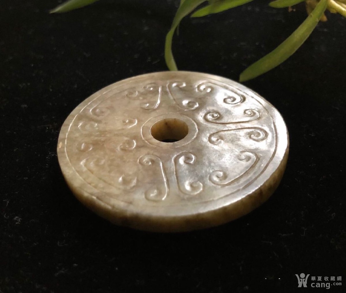 大开门明代和田玉满沁螭龙璧