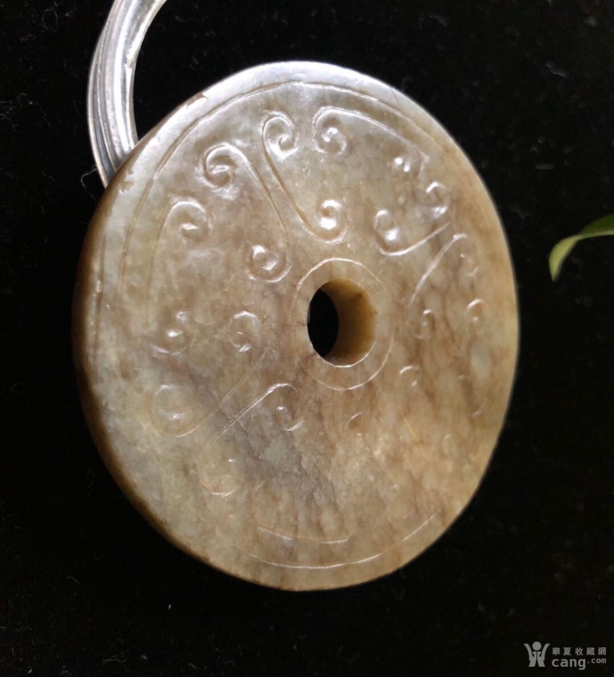 大开门明代和田玉满沁螭龙璧