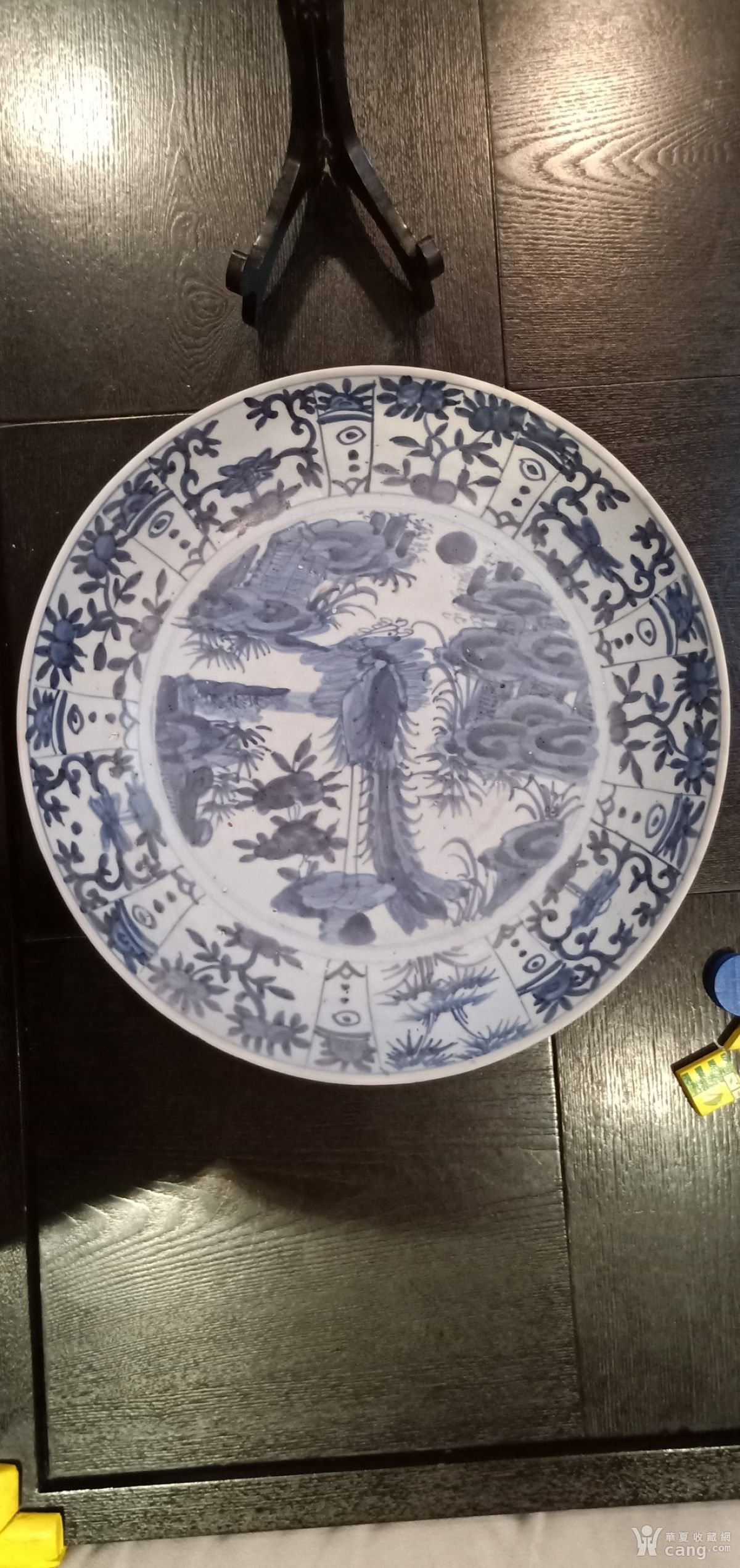 拍品展示出生于明代,毕业于青花系,特别巨大盘子,宽38厘米,已鉴定,胎