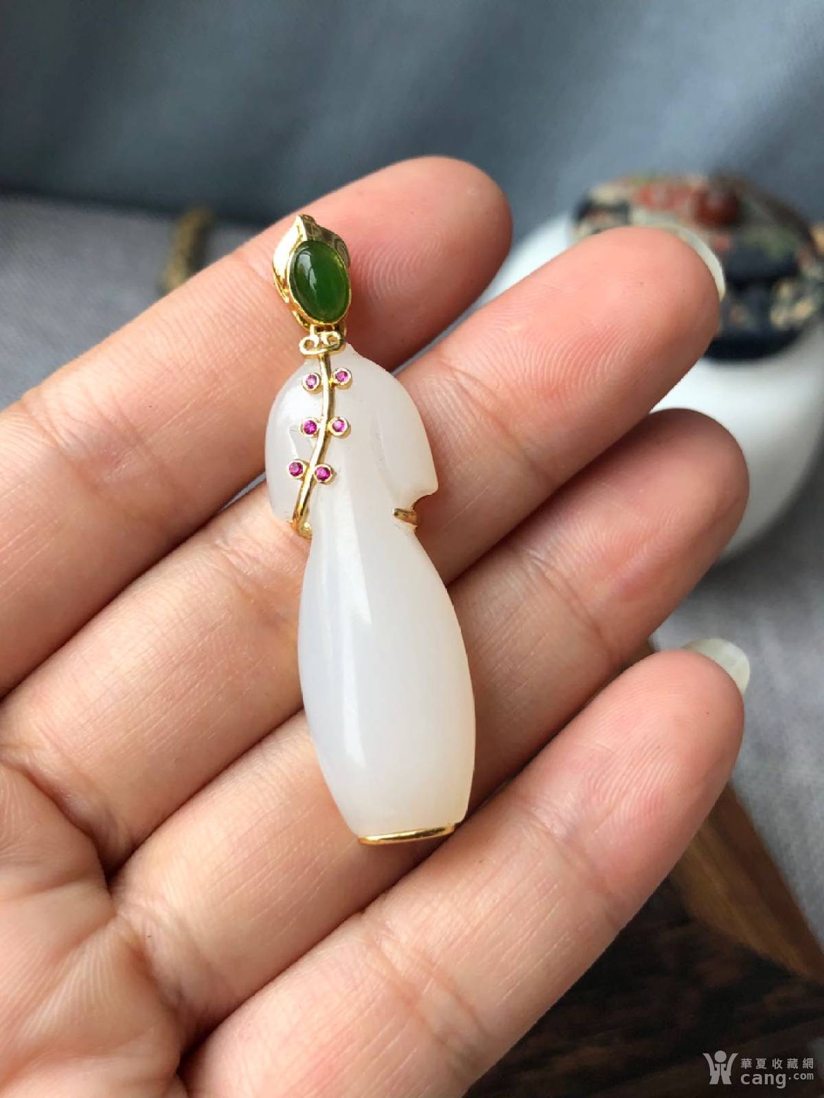 【珍宝翡翠】精品天然玉石和田白玉18k镶嵌旗袍旗开得胜挂件