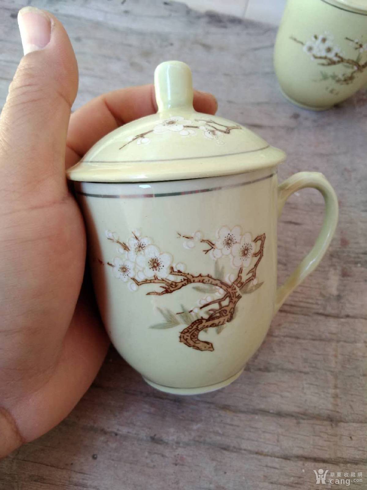 567年代湖南醴陵瓷釉下彩梅花茶杯一对.底款中国醴陵.为繁体