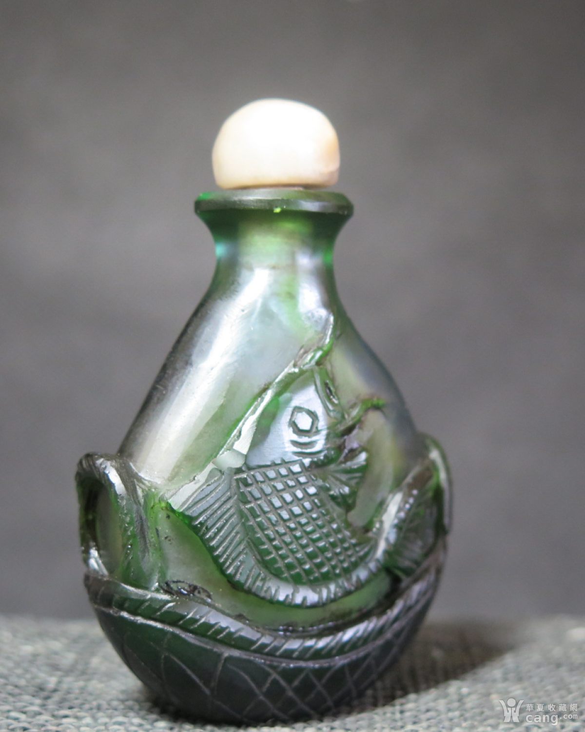 清代琉璃鱼化龙鼻烟壶