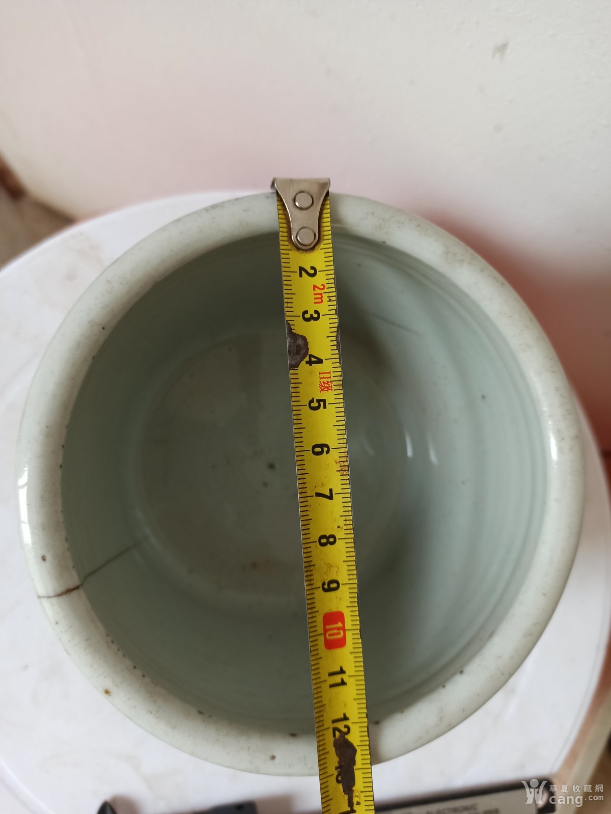 口径13厘米的青花香炉,有一条冲线如图所示,其余完好,没有磕