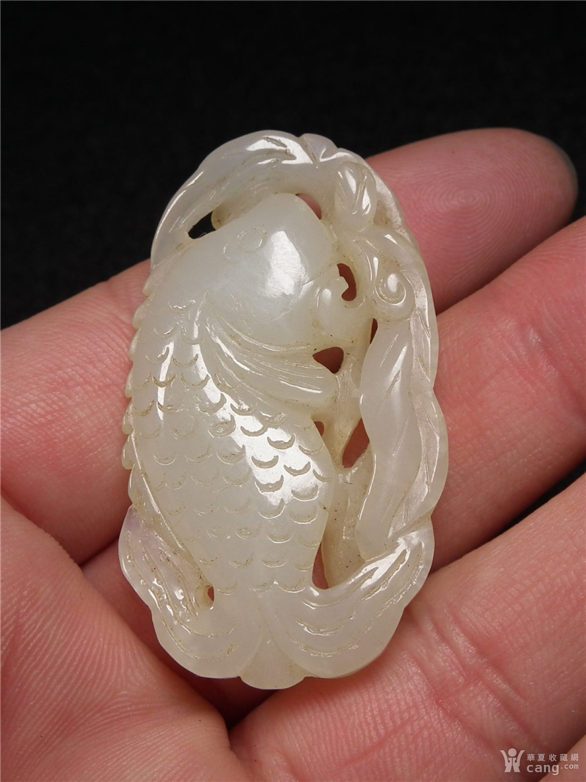 0506 几十年的和田白玉双面工镂空荷叶鲤鱼小玉佩