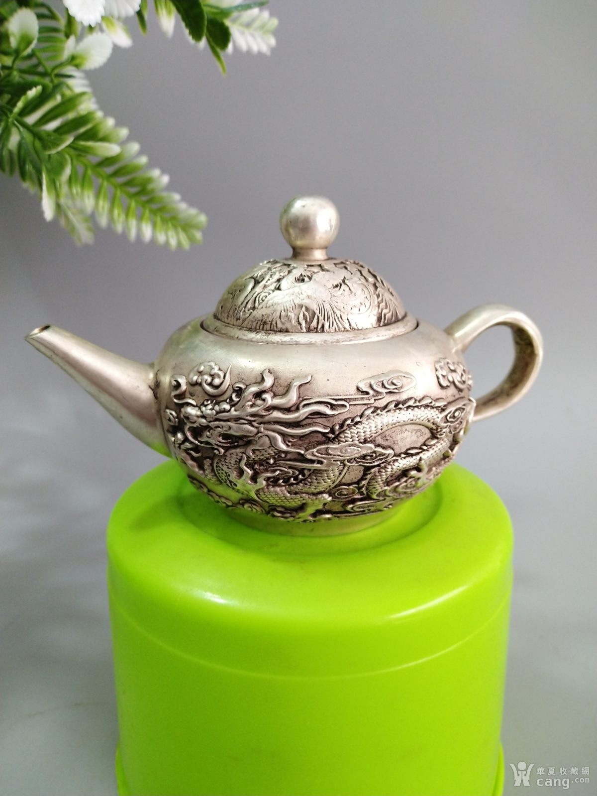 白铜鎏银龙凤小酒壶