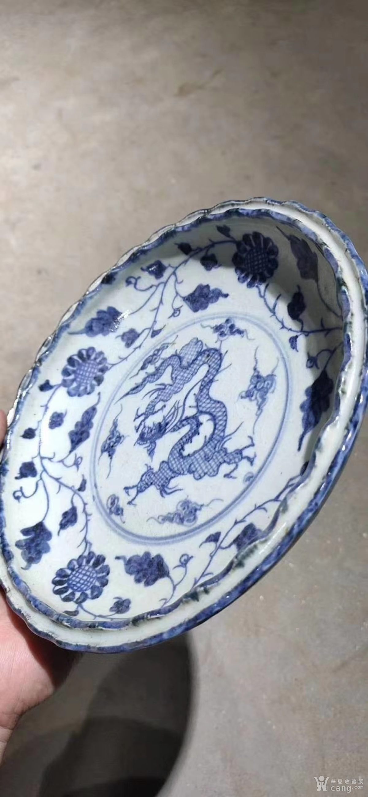 仿古工艺品 瓷器 青花手绘龙纹花口大盘,双圈足大明建文年制款,全品无