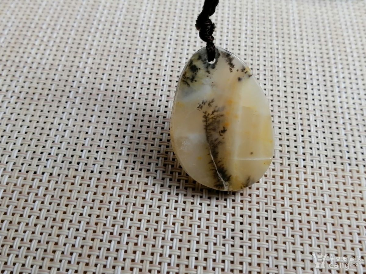 黄龙玉草花牌吊坠