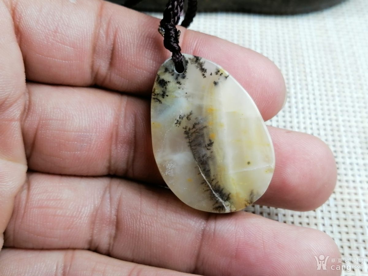 黄龙玉草花牌吊坠