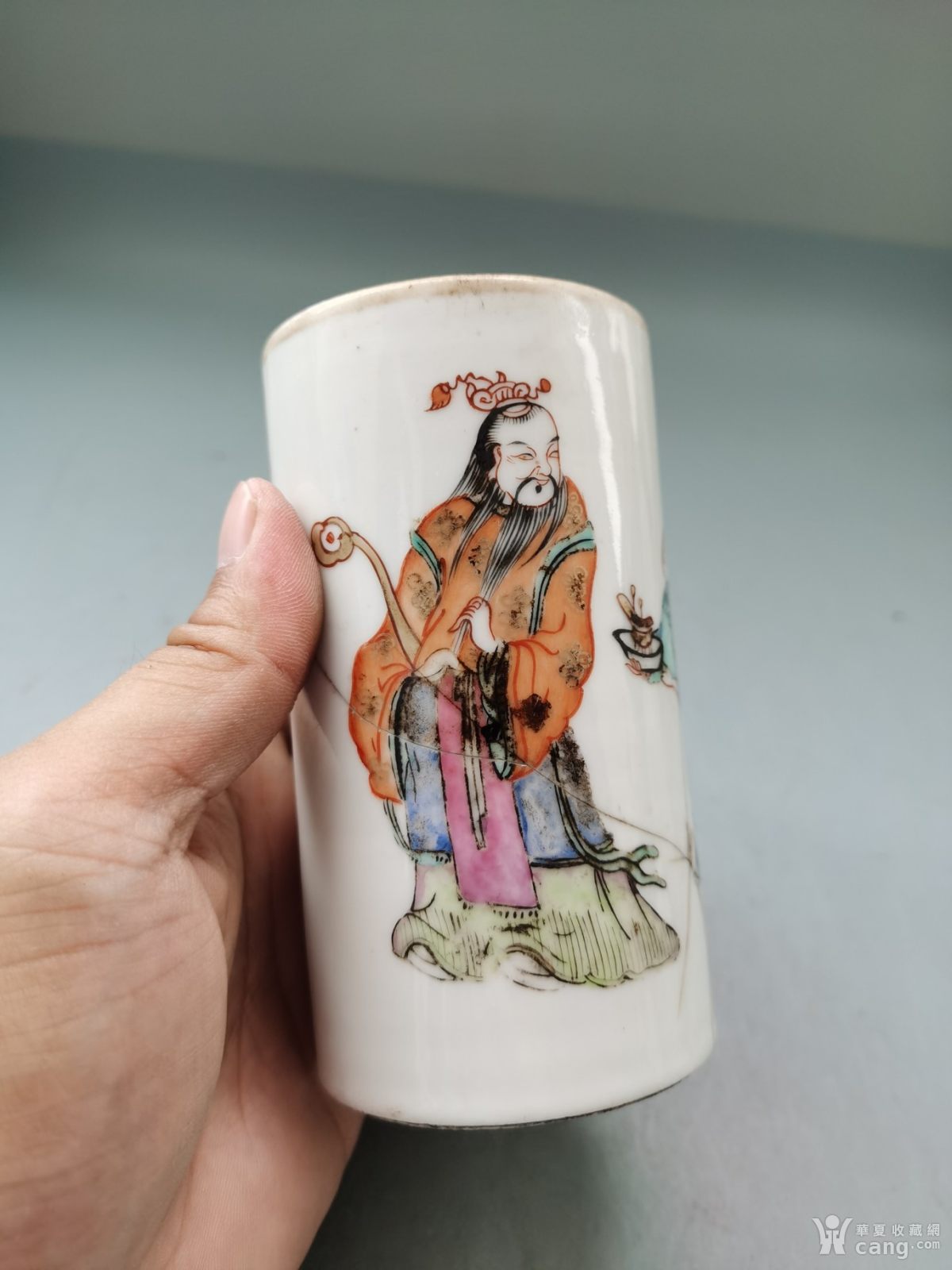 同治细路粉彩天官赐福笔筒