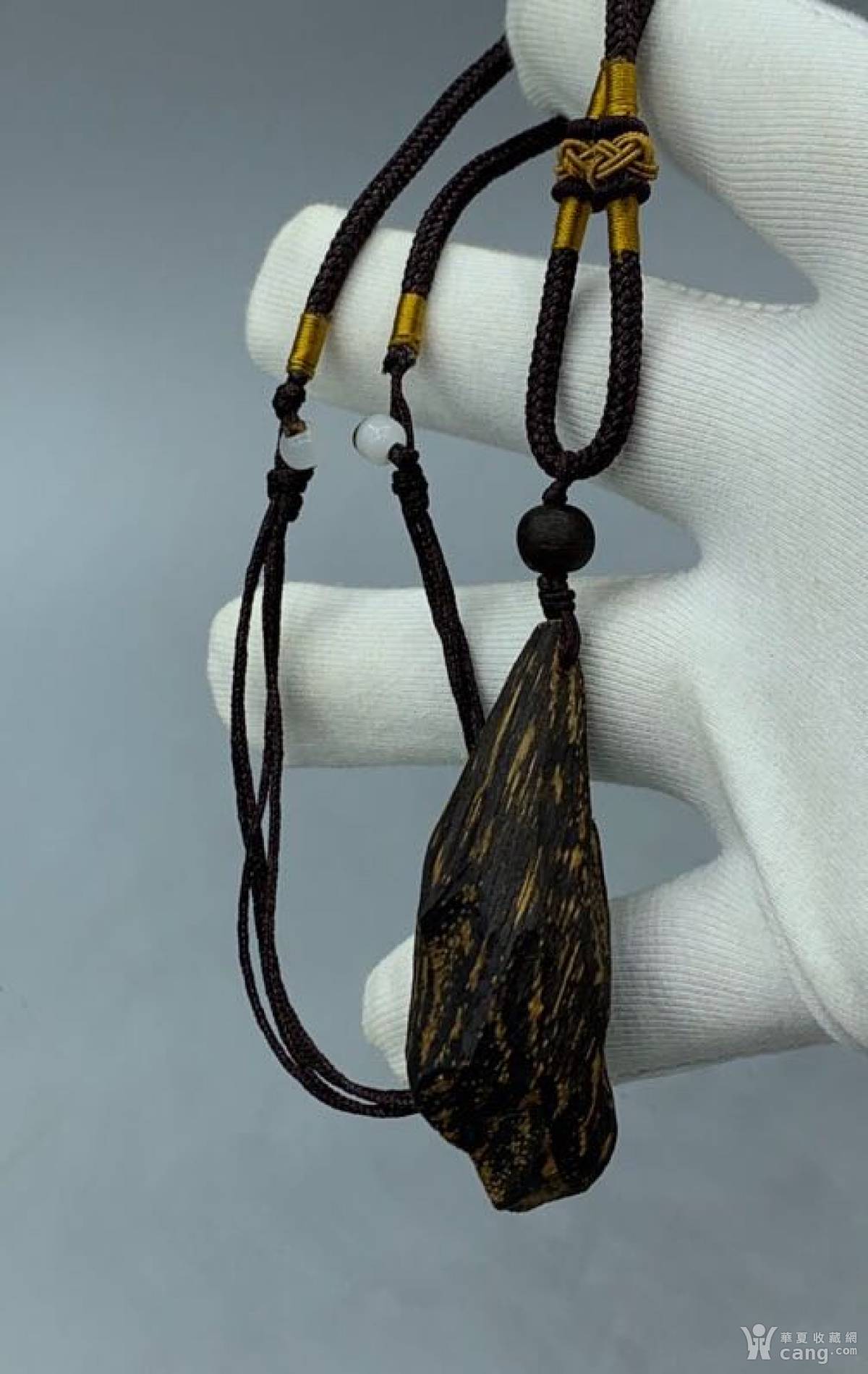 越南芽庄随型吊坠沉香 克重:15克左右 花香甜味十足,油脂清