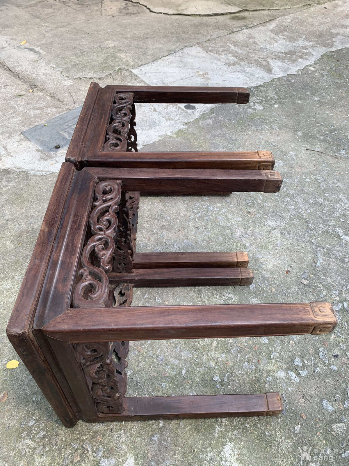 清代老红木酸枝 灵芝花纹大方凳一对