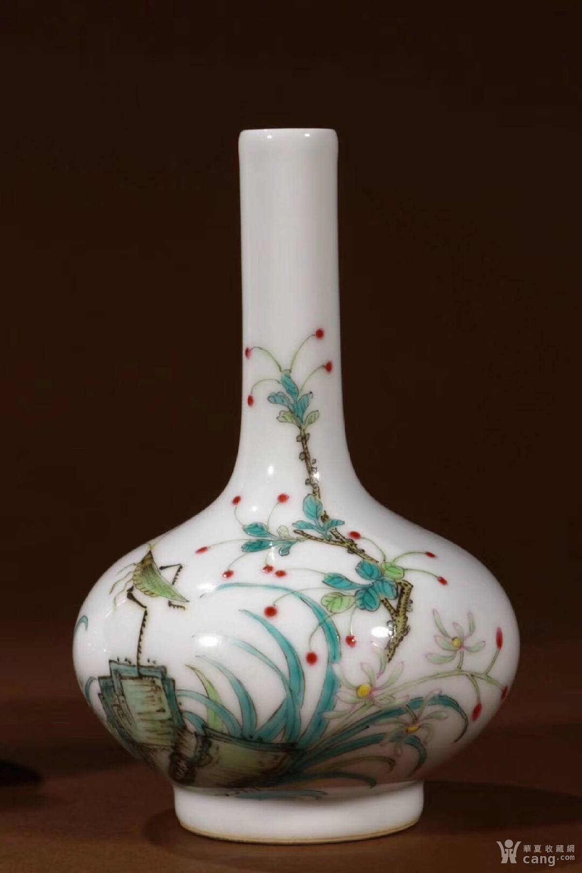 圆明园旧藏,清乾隆珐琅彩瓷器,花卉蜻蜓纹长颈瓶一对