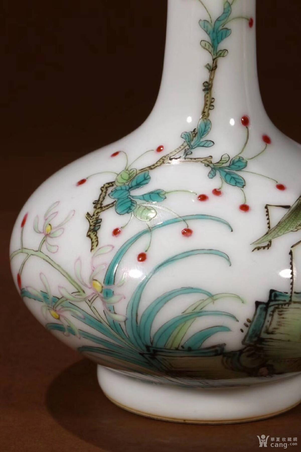 圆明园旧藏,清乾隆珐琅彩瓷器,花卉蜻蜓纹长颈瓶一对