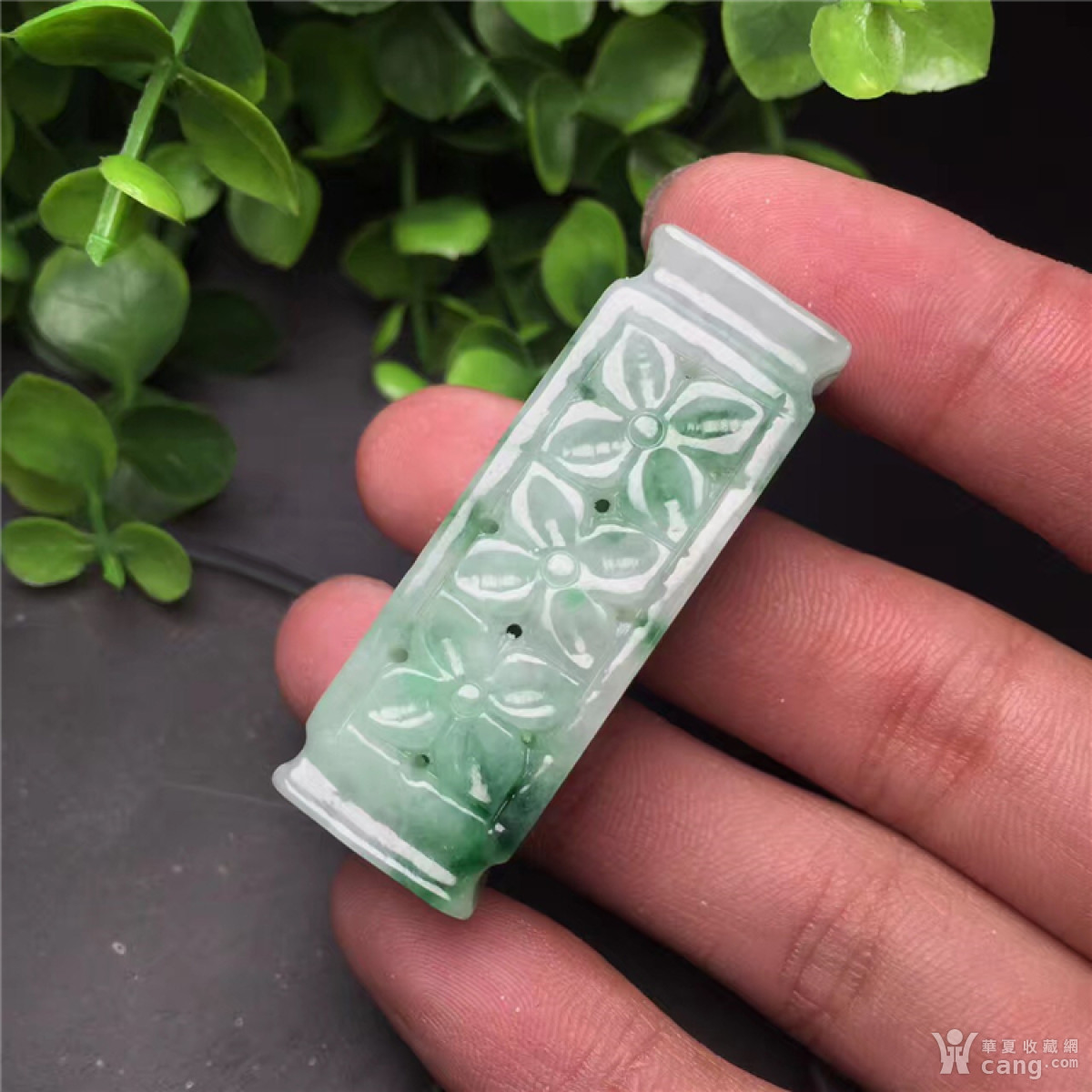 t289天然a货糯冰种飘绿翡翠花卉纹长勒子吊坠