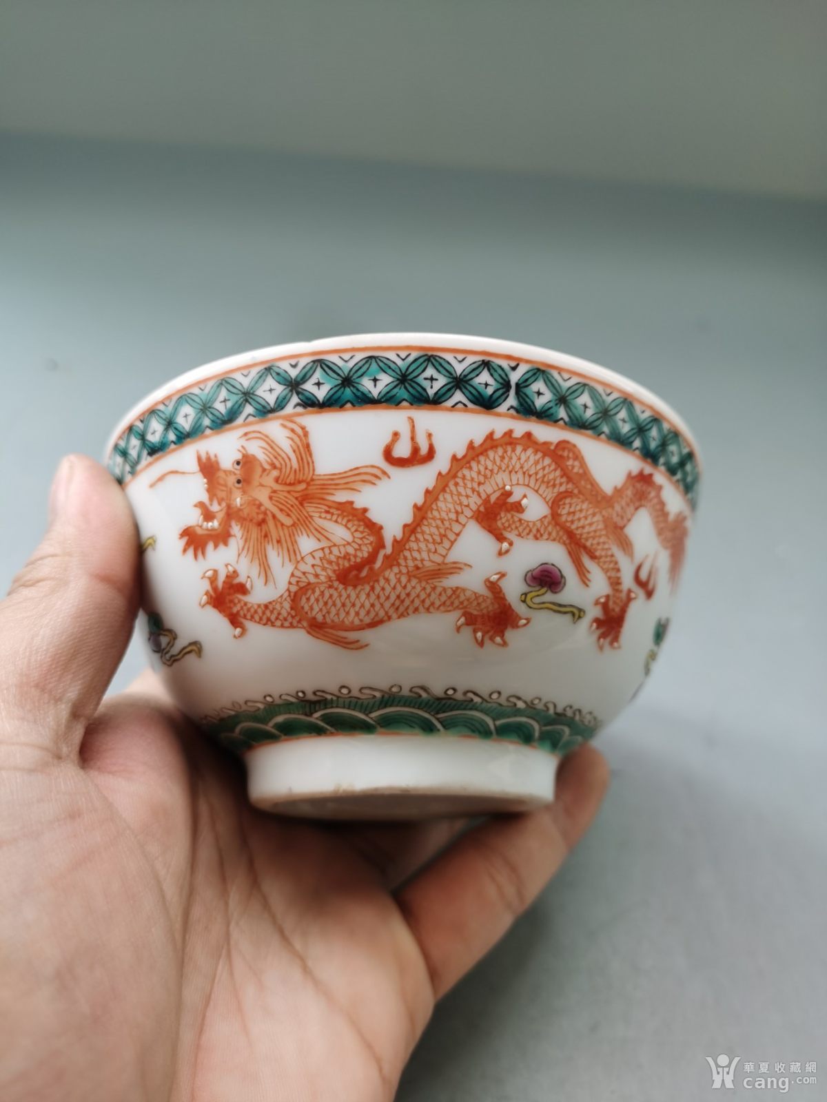 建国后粉彩双龙戏珠碗