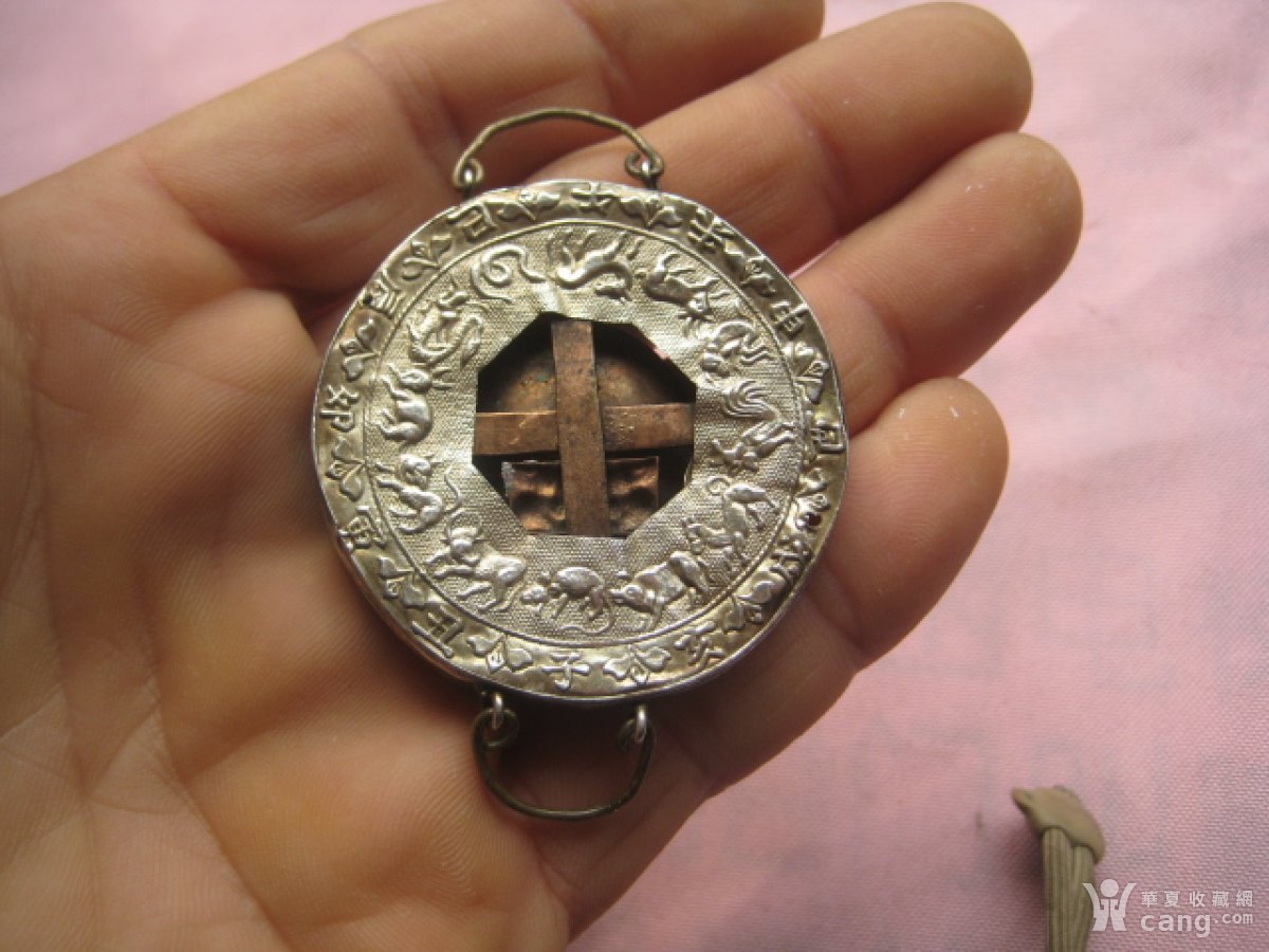 极具民族特色的银抓周挂件